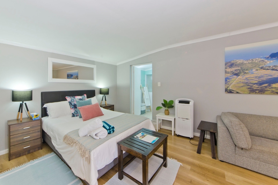 8 Bedroom Property for Sale in Leisure Isle Western Cape